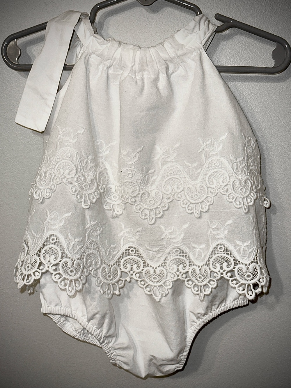 EUC Baby Girl Lace Romper in Size 6-9 months - Picture 2 of 9
